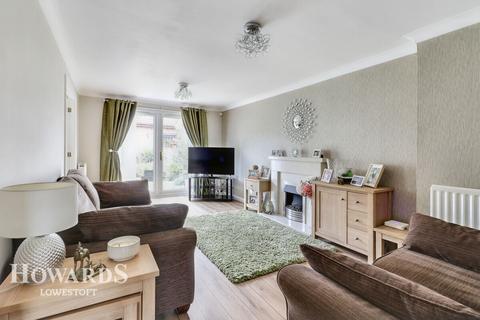 4 bedroom detached house for sale, Peak Dale, Lowestoft