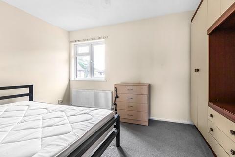 2 bedroom flat for sale, Barnaby Close, Harrow