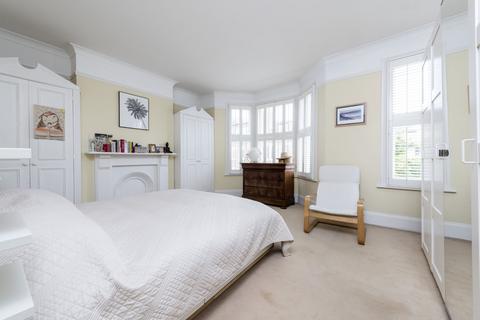 5 bedroom terraced house to rent, Shelgate Road, SW11