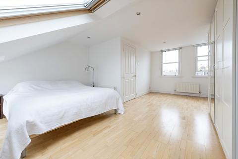 5 bedroom terraced house to rent, Shelgate Road, SW11