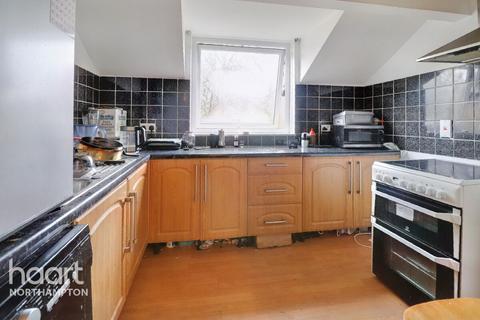 2 bedroom flat for sale, Newstone Crescent, Northampton