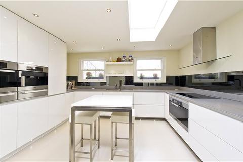 3 bedroom terraced house to rent, Hillgate Place, Kensington, W8