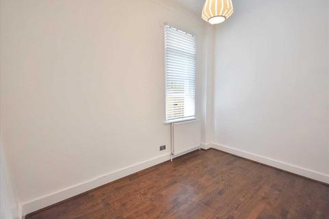 2 bedroom flat to rent, Bollo Lane, London