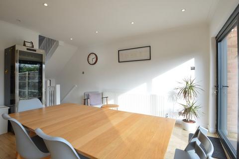 3 bedroom terraced house to rent, Ridgemount, Weybridge, KT13