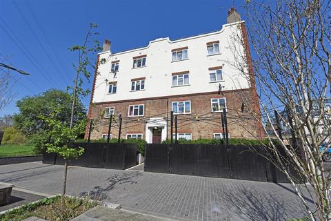 2 bedroom apartment for sale, Oslo Court, Baltic Close, Colliers Wood