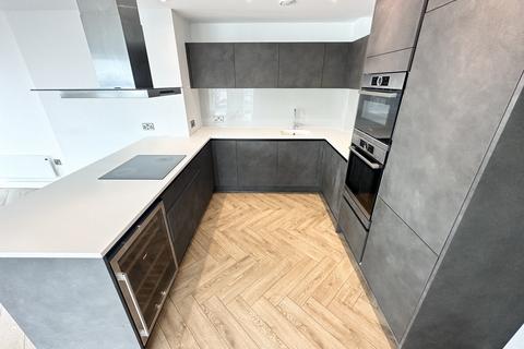 3 bedroom apartment to rent, Silvercroft Street, Manchester, M15