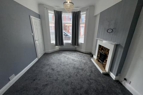 3 bedroom end of terrace house to rent, Tennyson Avenue, Birkenhead CH42