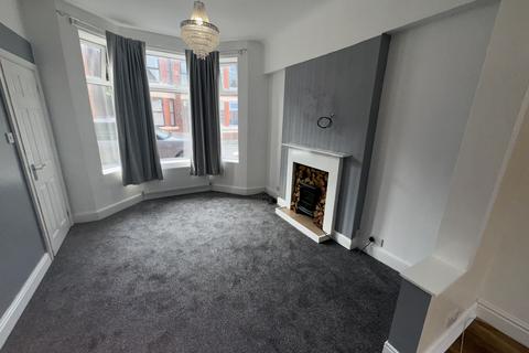 3 bedroom end of terrace house to rent, Tennyson Avenue, Birkenhead CH42