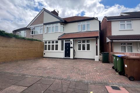 4 bedroom semi-detached house to rent, Chaucer Road, Sidcup, Kent
