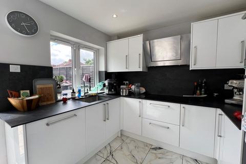 4 bedroom semi-detached house to rent, Chaucer Road, Sidcup, Kent