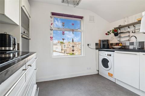 3 bedroom apartment for sale, Garfield Road, SW11