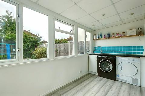 3 bedroom end of terrace house for sale, Loftin Way, Chelmsford CM2