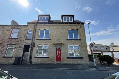 4 bedroom end of terrace house for sale, Strathmore Close, Bradford BD2