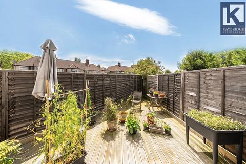 118 Pembury Avenue, Worcester Park, KT4 8BY