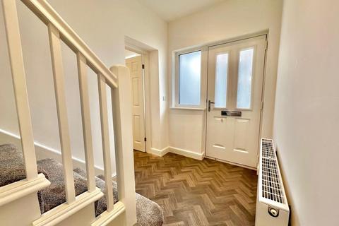 3 bedroom semi-detached house to rent, Victoria Drive, Horsforth, Leeds, West Yorkshire, LS18