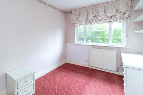 3 bedroom apartment to rent, Edgware Court, Edgware, HA8