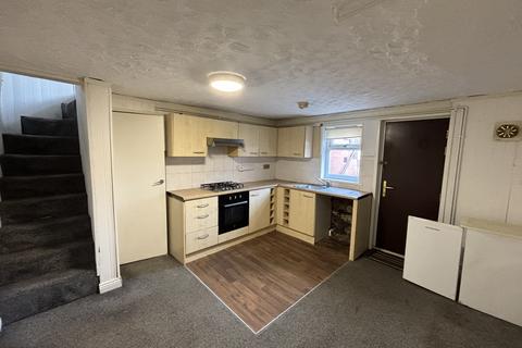 2 bedroom end of terrace house to rent, Sefton Street, Leeds LS11