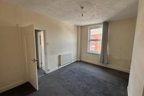 2 bedroom end of terrace house to rent, Sefton Street, Leeds LS11