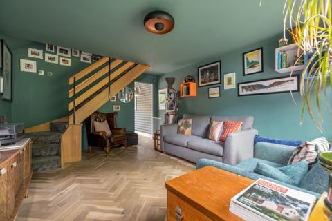 52 Carleton Drive, Giffnock, Glasgow, G46 6AQ