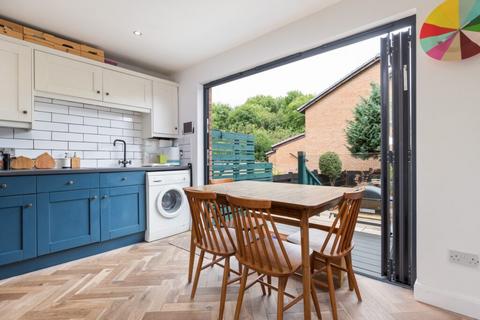 52 Carleton Drive, Giffnock, Glasgow, G46 6AQ