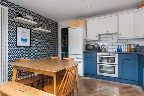 52 Carleton Drive, Giffnock, Glasgow, G46 6AQ