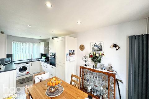 5 Balfron Gardens, The Meadows, Nottingham, NG2 1HH