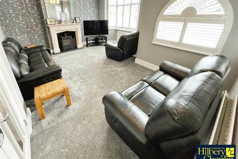 43 Meadow Way, Upminster, RM14 3AB