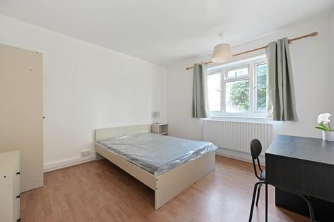 4 bedroom flat to rent, Holmes Court, Paradise Road, London SW4 6QJ
