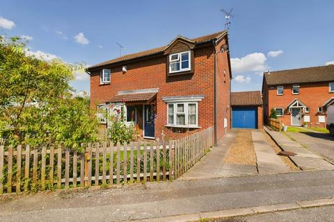 3 bedroom semi-detached house for sale, Meadow Close, Aylesbury HP20