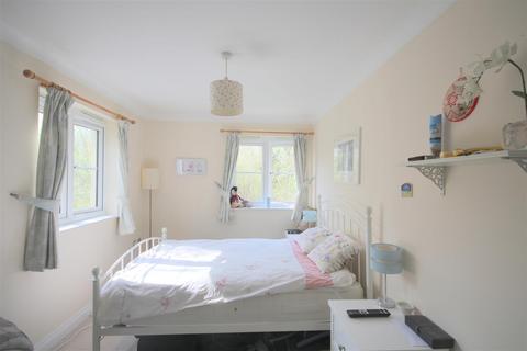 2 bedroom flat to rent, New Bridge Street, Witney OX28