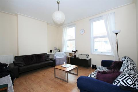3 bedroom flat to rent, Finchley Road, London, NW11