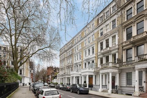 21 bedroom terraced house for sale, Courtfield Gardens London SW5