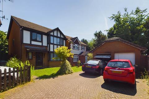 3 bedroom detached house to rent, Kenilworth Close, Hemel Hempstead