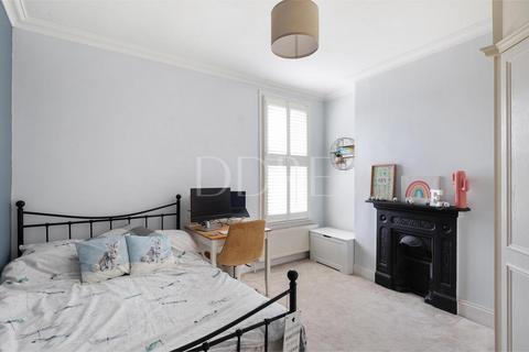2 bedroom apartment to rent, Hawkshead Road, London, NW10