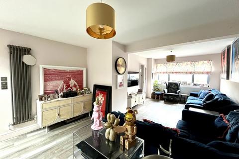 131 Compton Crescent, Chessington, KT9 2HG