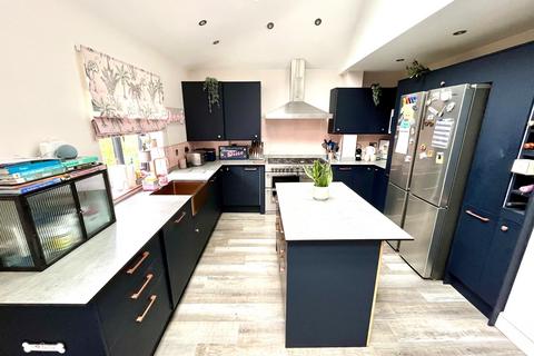 131 Compton Crescent, Chessington, KT9 2HG