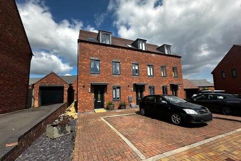 3 bedroom terraced house to rent, Booth Crescent, Telford, Shropshire, TF3