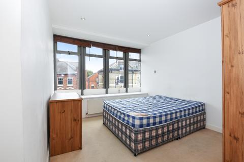 2 bedroom flat to rent, The Broadway London N8