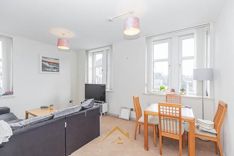 2 bedroom flat for sale, Quarrybrae Street, Glasgow G31