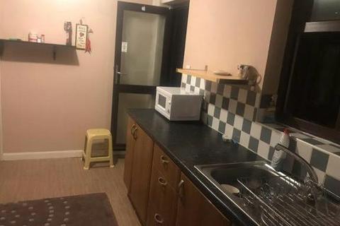 Studio to rent, St. Andrews Road, Ilford, Essex, IG1