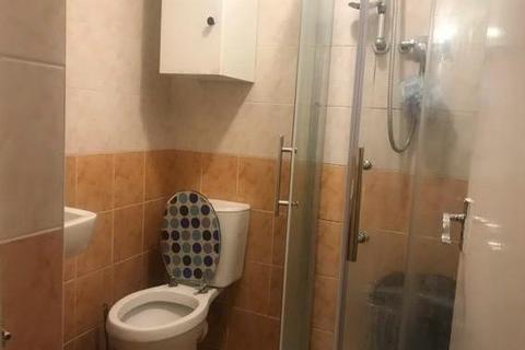 Studio to rent, St. Andrews Road, Ilford, Essex, IG1