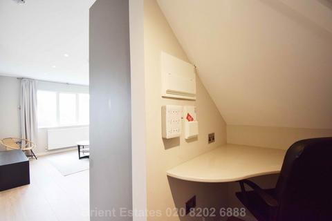 1 bedroom flat to rent, Hayes Crescent, London