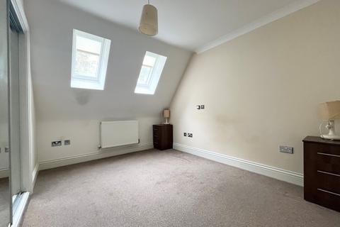 2 bedroom flat to rent, Station Road, Dorridge, Solihull, West Midlands, B93