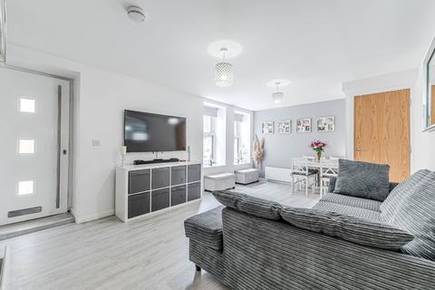 2, Four Gables, 34 Clarence Road, Horsforth, Leeds, LS18 4GW
