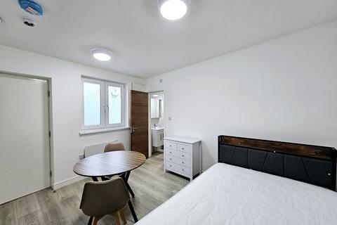 1 bedroom in a house share to rent, 110 Hythe Street Room 7 Dartford DA1 1BN