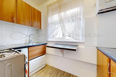 2 bedroom flat to rent, Highfield Avenue, Kingsbury, NW9