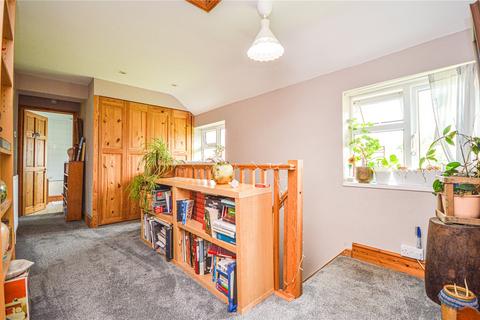 11 Cleyfields, Bourton, Swindon, SN6 8HY