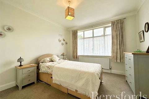 10 Hazelmere Gardens, Hornchurch, RM11 2AX