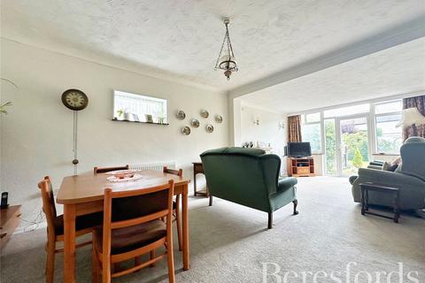 10 Hazelmere Gardens, Hornchurch, RM11 2AX