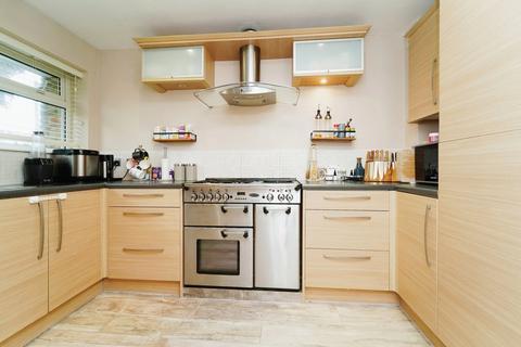 15 Ashdene Close, Ashford, TW15 1UG
